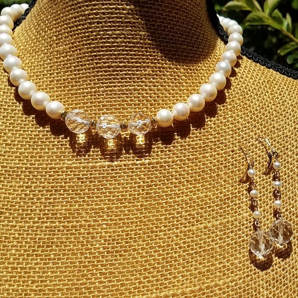 Unbranded Jewelry - Pearls with Lucite Clear Necklace Earrings Set💋💋